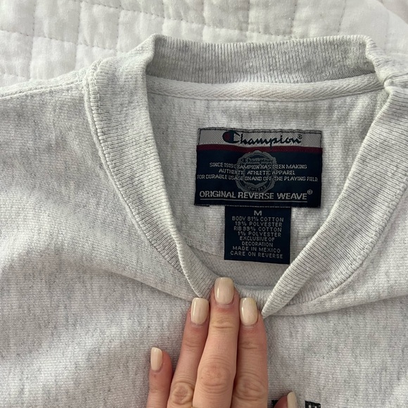 Vanderbilt university Champion Sweatshirt - Picture 2 of 2